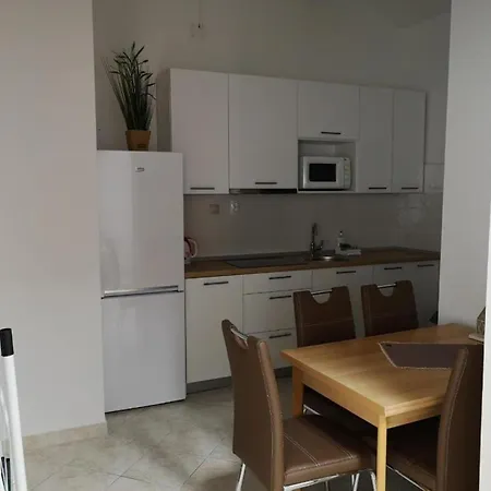 - Comfort Two-bedroom F5 *