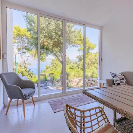 - Comfort Two-bedroom F5 ルンバルダ