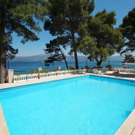 - Comfort Two-bedroom F5 *