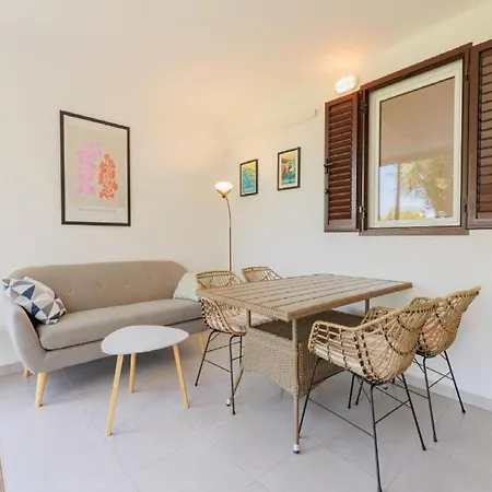 - Comfort Two-bedroom F5 Apartment *